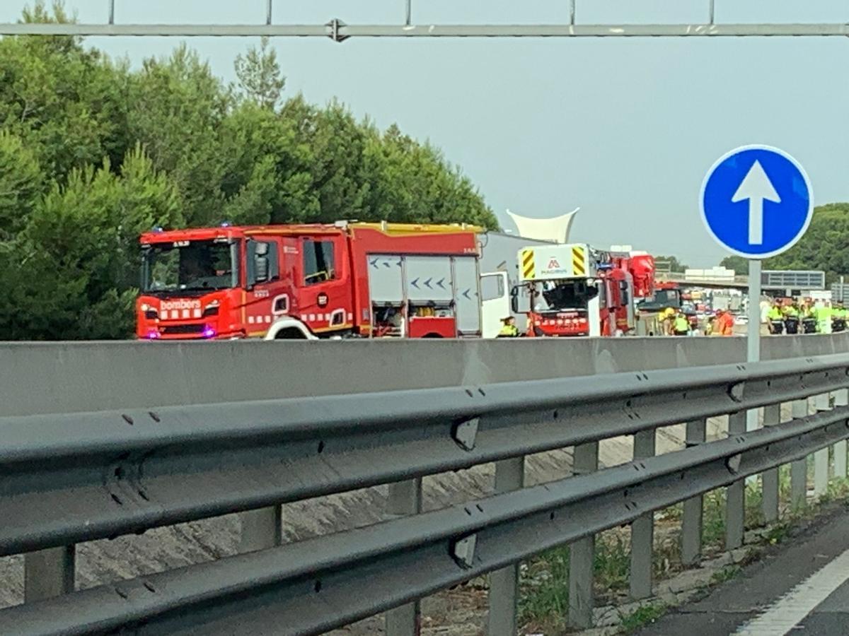 Accidente en la AP7 a la altura del antiguo peaje de Martorell