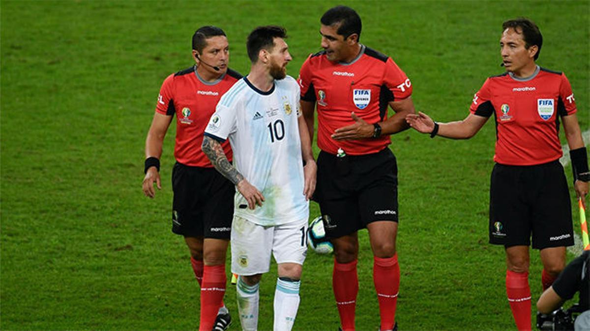 Messi explota contra los árbitros tras la derrota contra Brasil