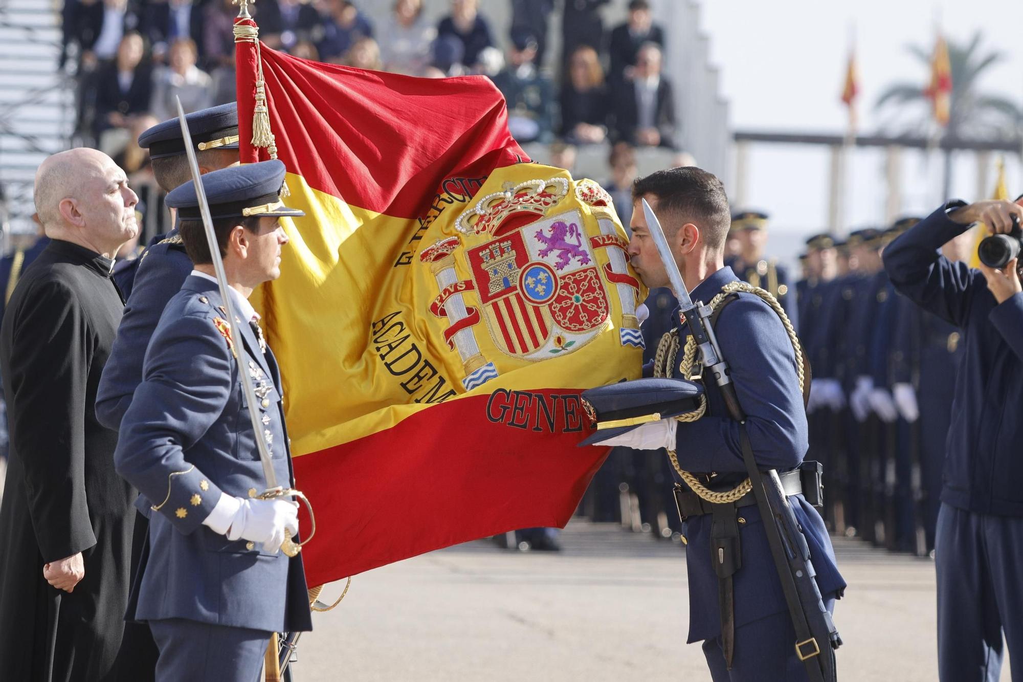 Las mejores imágenes de la Jura de Bandera en la Academia General del Aire con la princesa Leonor