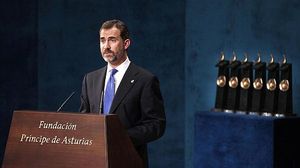 El príncep Felip reconeix els valors de Xavi i Casillas