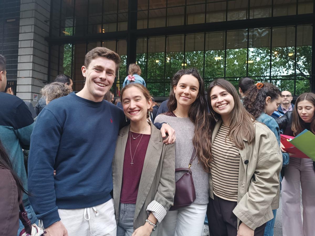 Aitor, Nerea, Laura y Lucía, a las puertas del Ministerio
