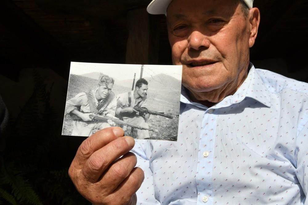 Dos excombatientes de la guerra de Sidi Ifni, en Ingenio