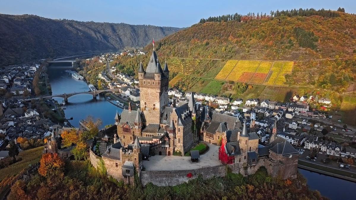 El castillo de Cochem en el valle del Mosela.