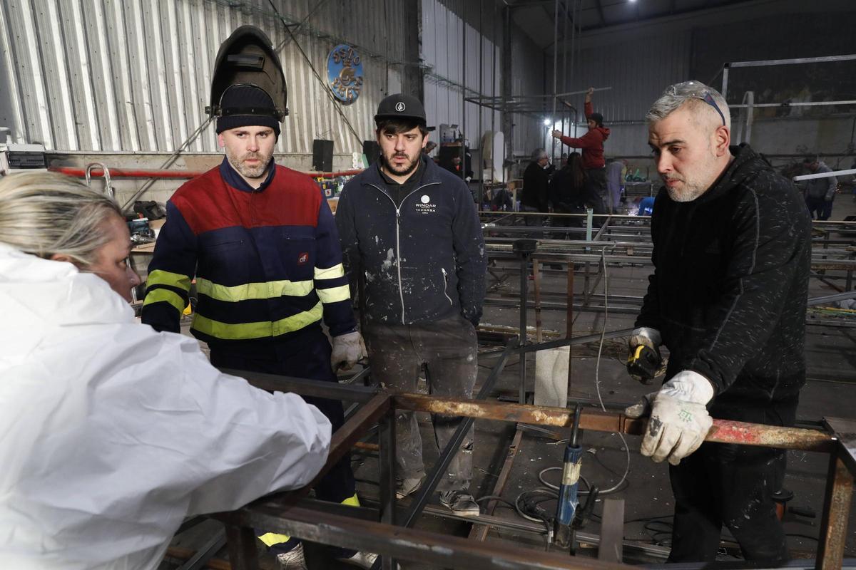 Rebeca López, Sergio Labredo, Juan Enrique Mallo y Eduardo Labredo, de "Los Garruchinos" en plena faena.