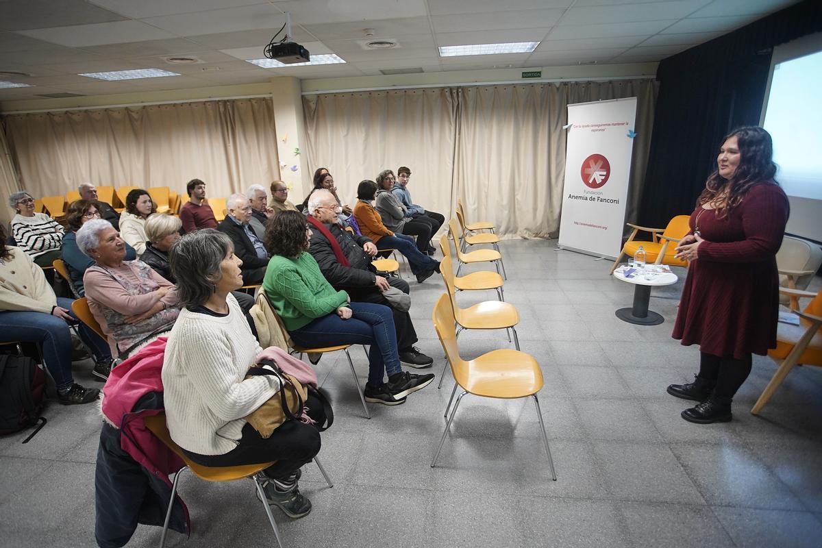 Laura Moreno en la presentació del llibre, a Girona.