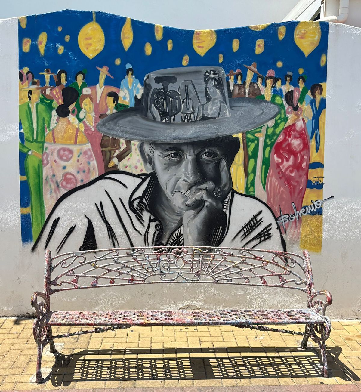 Mural flamenco que llena de color las calles blancas de Tolox