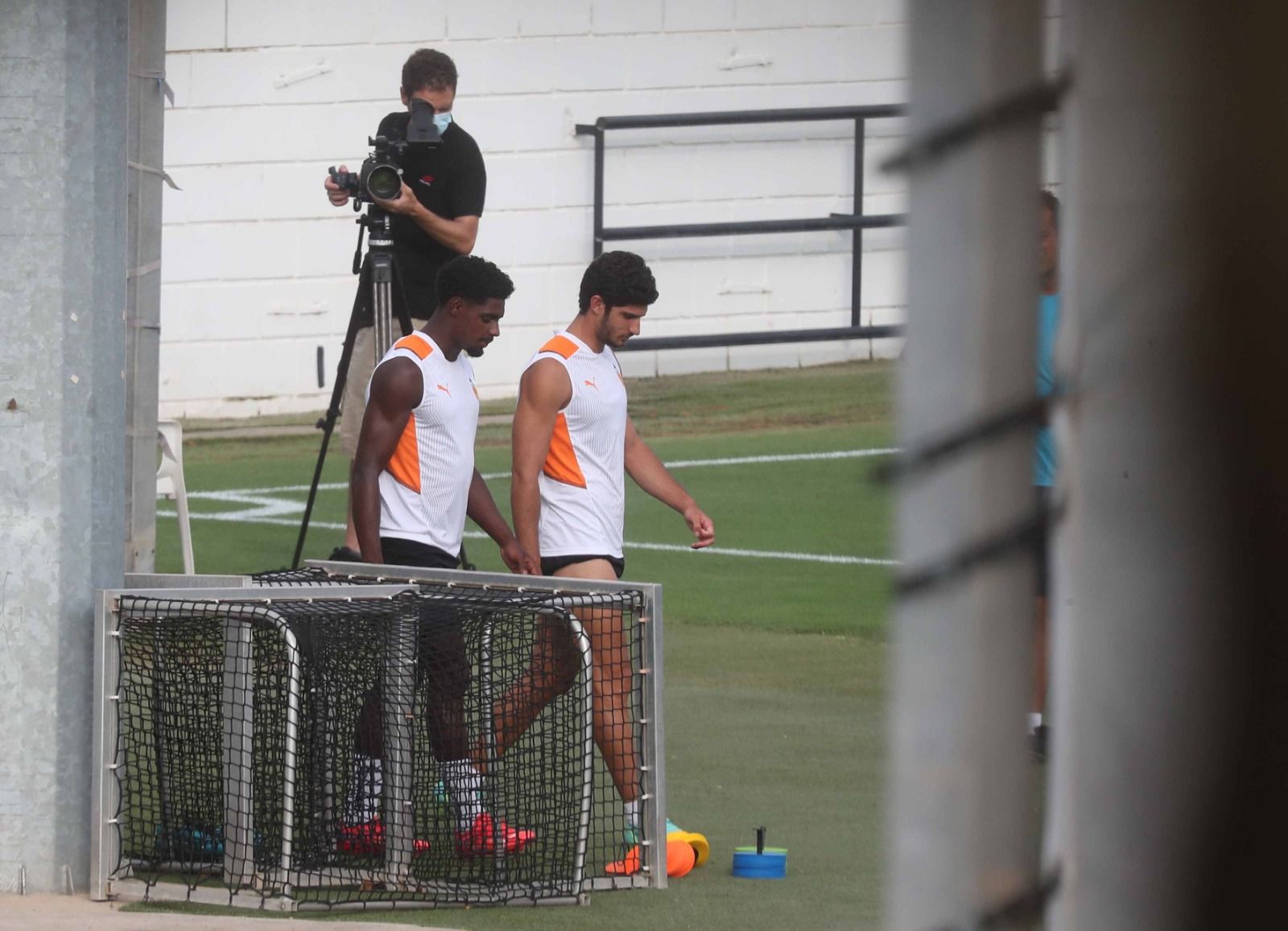 Guedes vuelve a Paterna con su futuro en el aire