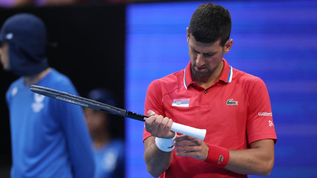 Djokovic se queja de su muñeca en el partido ante De Miñaur