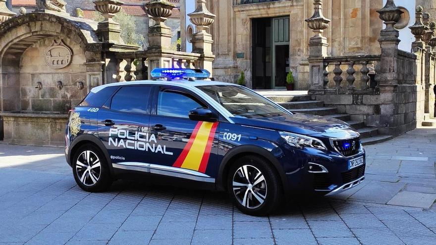 Cinco policías salvan la vida a una octogenaria que se atragantó con un churro en un bar de Pontevedra