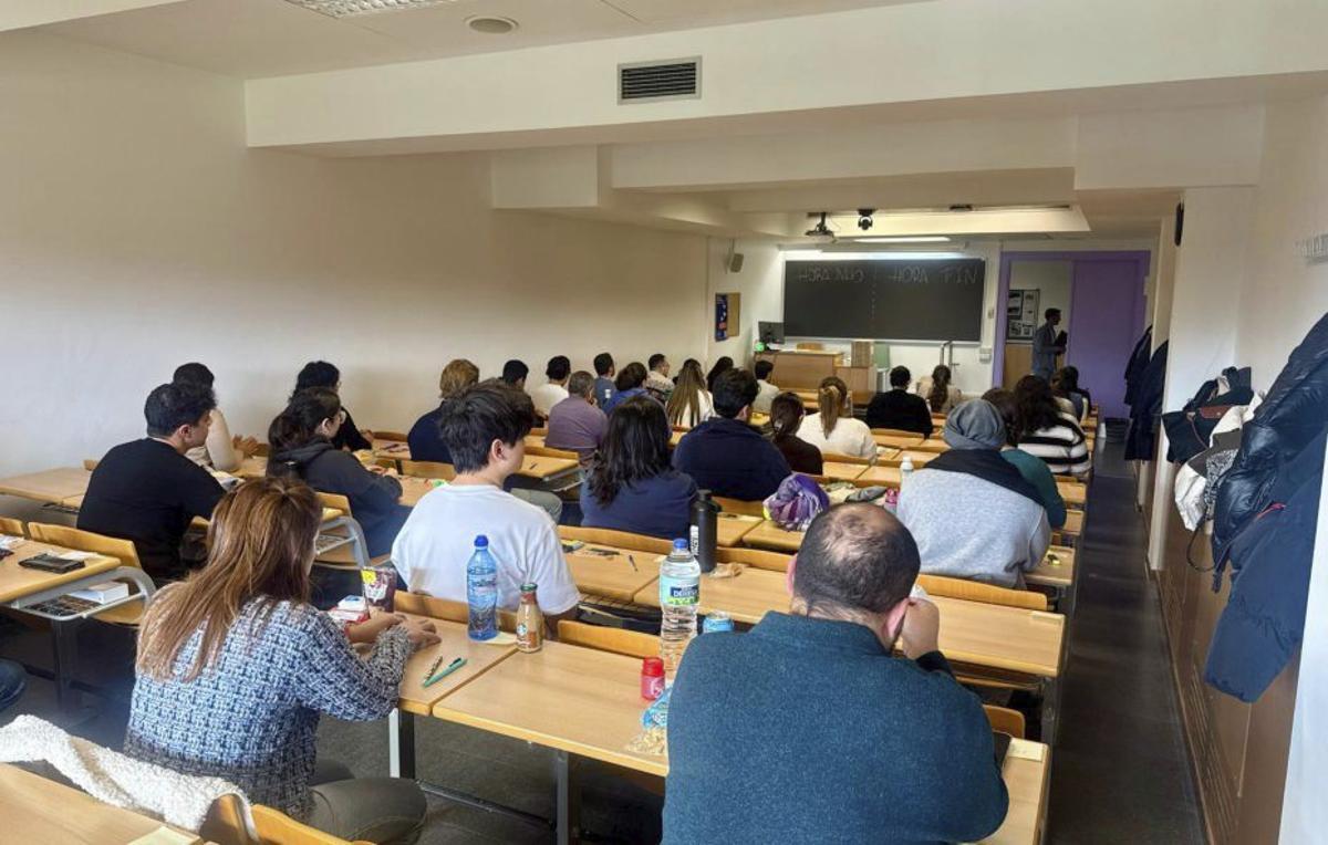 Estudiantes en  las pruebas de Formación Sanitaria Especializada. | EFE