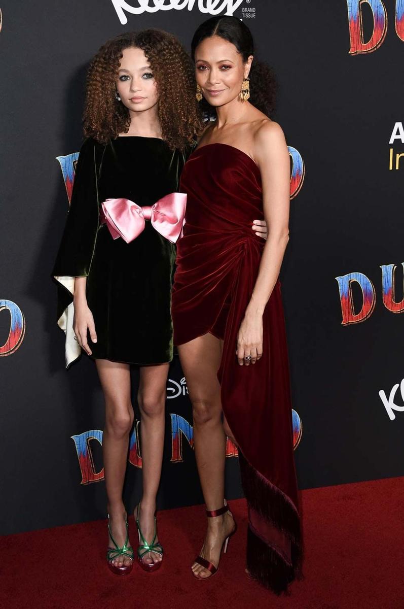 Thandie Newton y su hija Nico Parker en el estreno de 'Dumbo'