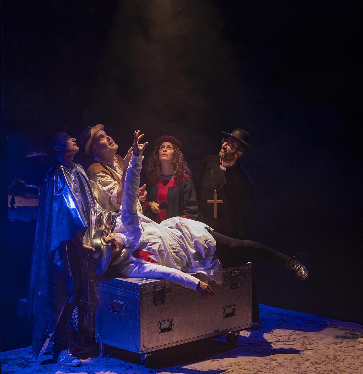 Una escena de l'obra "Un tal Quixot" de Cascai Teatre.