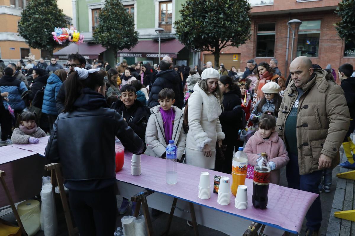 Las familias de Mieres, disfrutando de la Nochevieja Infantil.