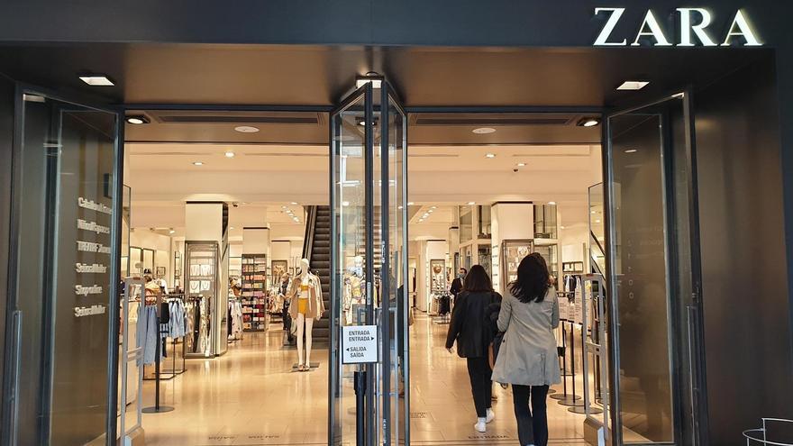 Entrada de la tienda de Zara en la calle Urzáiz de Vigo