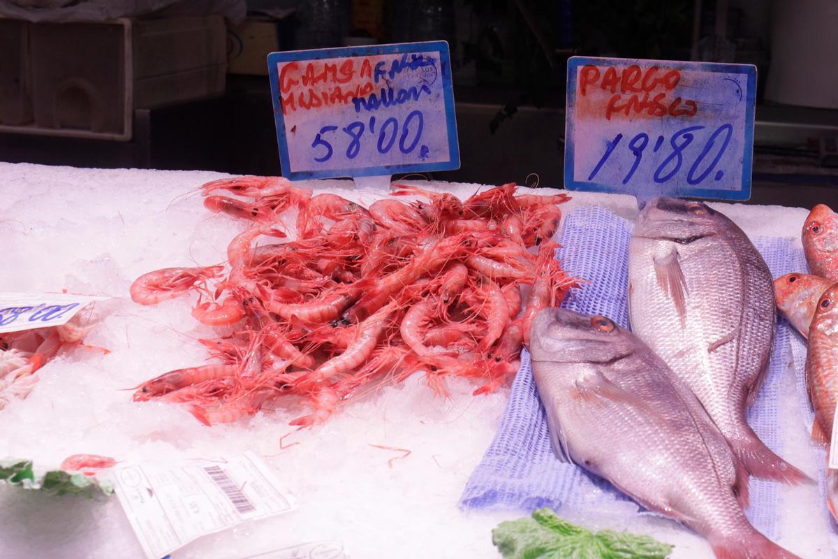 COMPRAS NAVIDEÑAS EN EL MERCADO DEL OLIVAR. MANU MIELNIEZUK