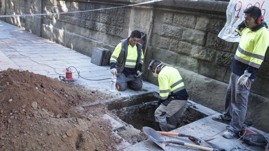 La renovació de la xarxa d&#039;aigua al primer tram del Passeig s&#039;avança per la darrera fuita