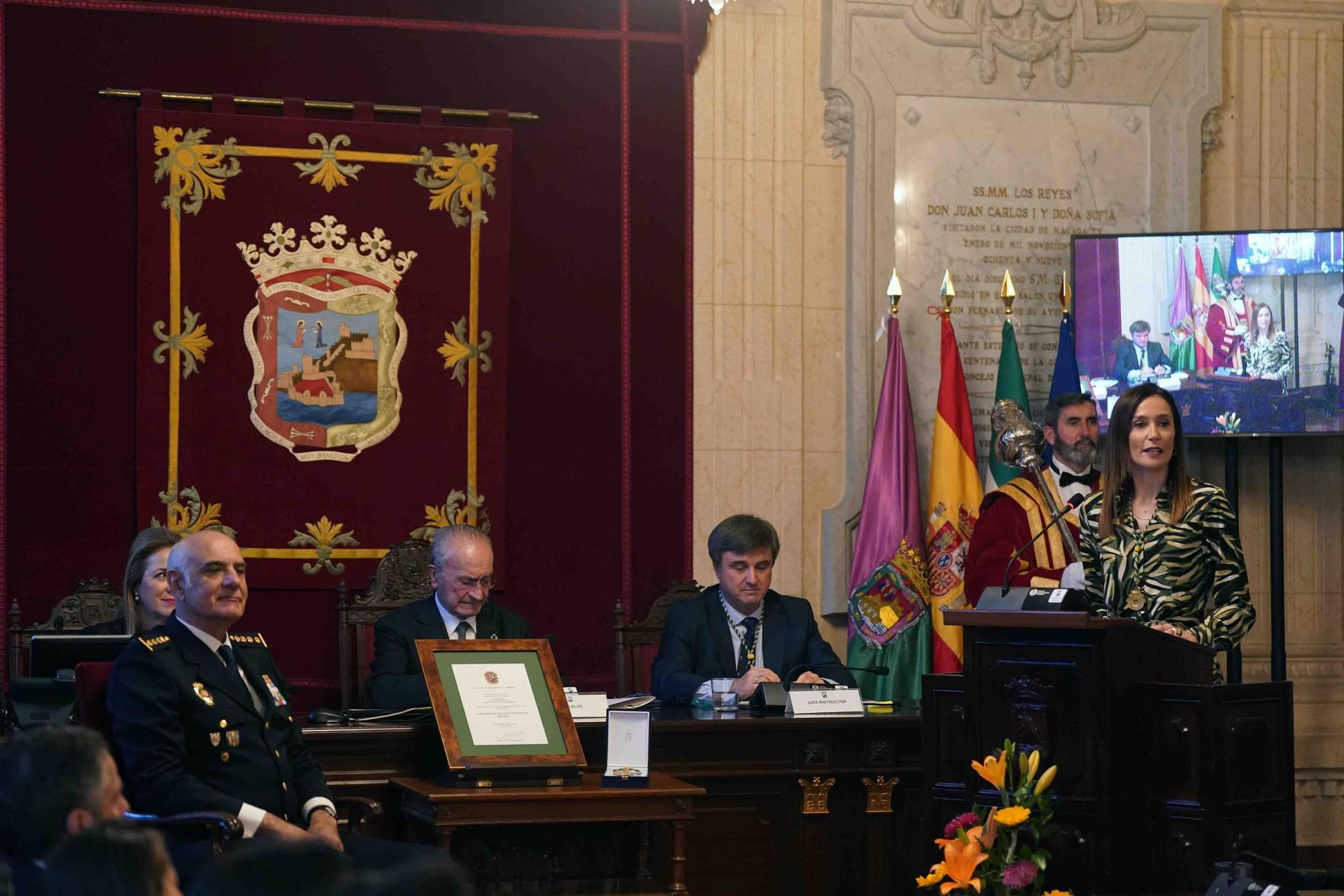 Acto de entrega de la Medalla de la Ciudad y el título de Hija Adoptiva de Málaga a la Comisaría de Policía Nacional.