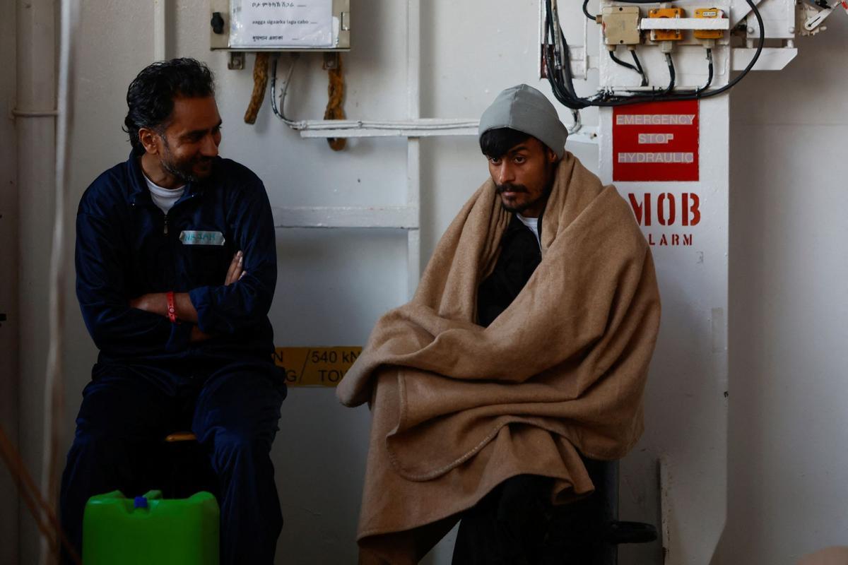 El barco de Médicos Sin Fronteras (MSF), Geo Barents, rescata a migrantes frente a la costa de Libia, en el Mediterráneo.