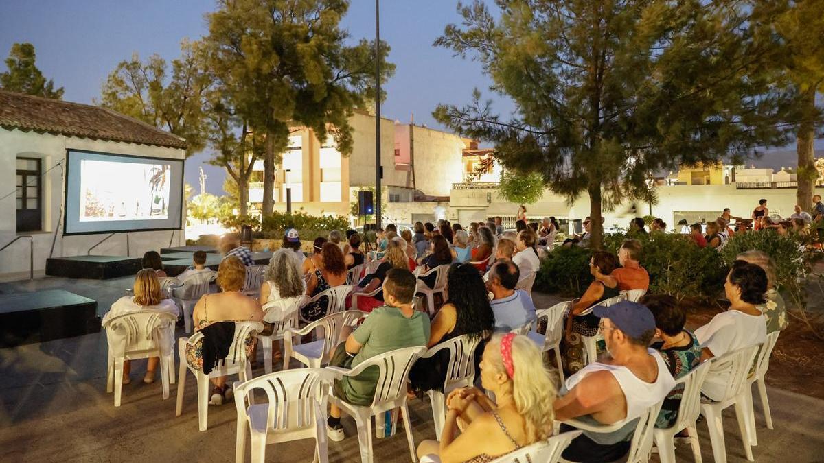 Una de las sesiones de "Cine al carrer" celebrada en l'Alfàs del Pi.
