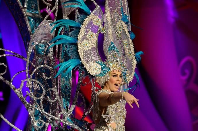 21-02-2020 LAS PALMAS D GRAN CANARIA. Elección de la Reina del Carnaval Candidata 6. TAPICERÍA PEÑATE y EL KILO CARRIZAL presentan a Isabel Santana Betancor que llevará el diseño Soy la luz que hay en tí de Samuel Castellano.