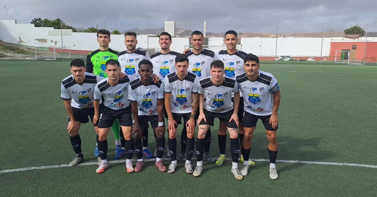 Equipo inicial del Herbania en su enfrentamiento ante el Tenisca.