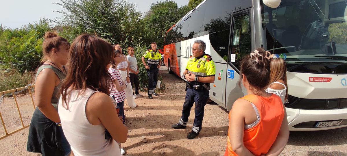 Sessió informativa per als monitors i monitores del servei de transport escolar, ahir