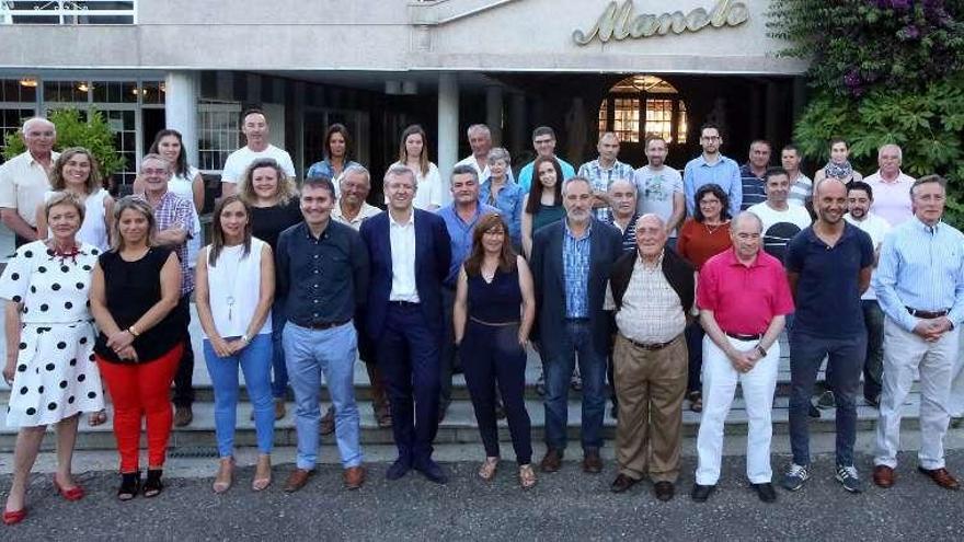 Acto de presentación de la gestora del PP, ayer en Porriño. // D.P.