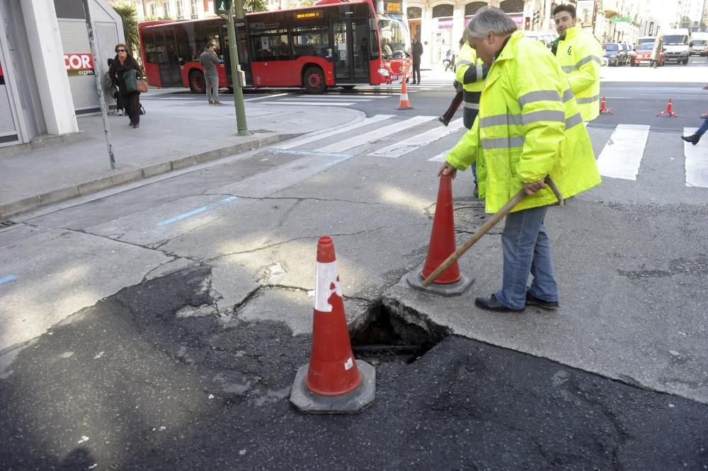 Un socavón obliga a cortar el tráfico en Durán Lor