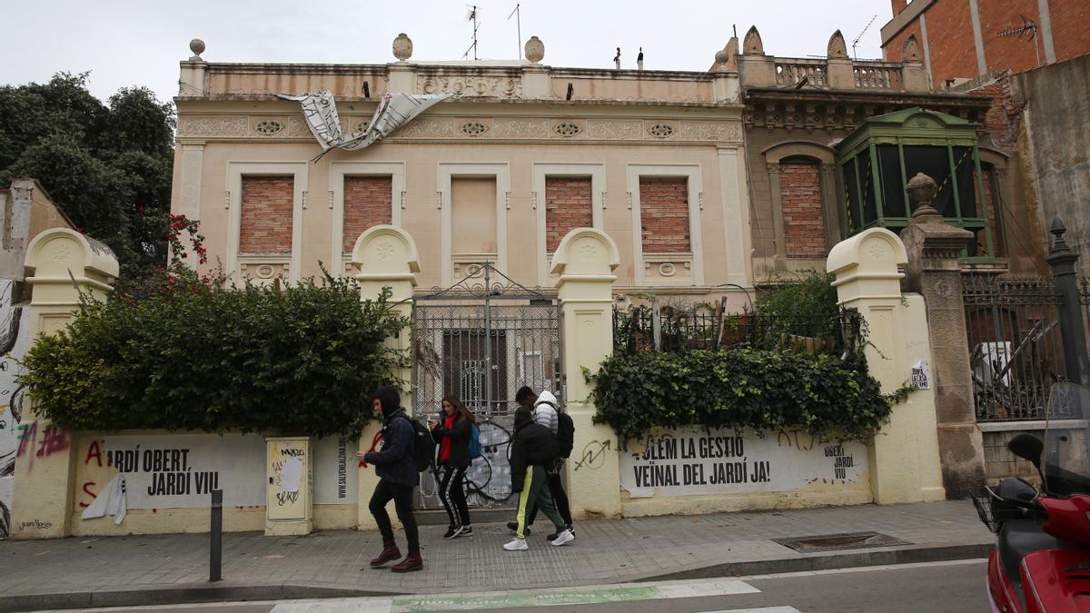 Las casas de Encarnació, que fueron expropiadas por el ayuntamiento cuando iban a ser demolidas.