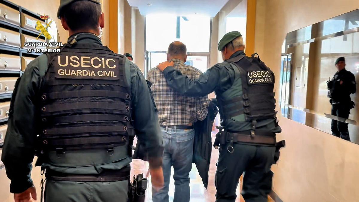 La Guardia Civil detiene a una persona por modificar armas de fogueo para su uso con munición real