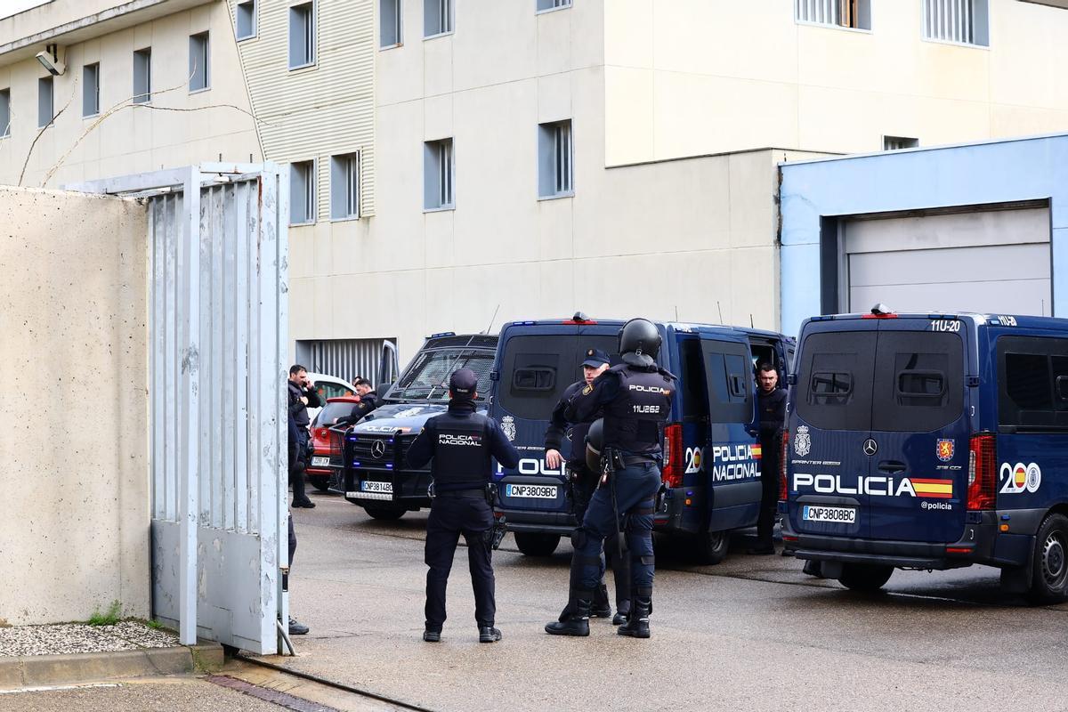 Intervención de la Policía Nacional en el centro de menores de Juslibol