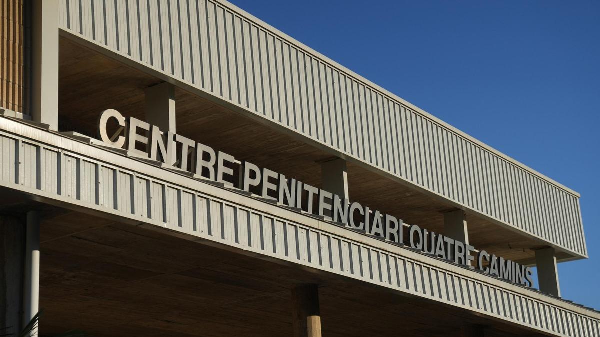 Fachada del Centro Penitenciario de Quatre Camins en La  Roca del Vallès (Barcelona).