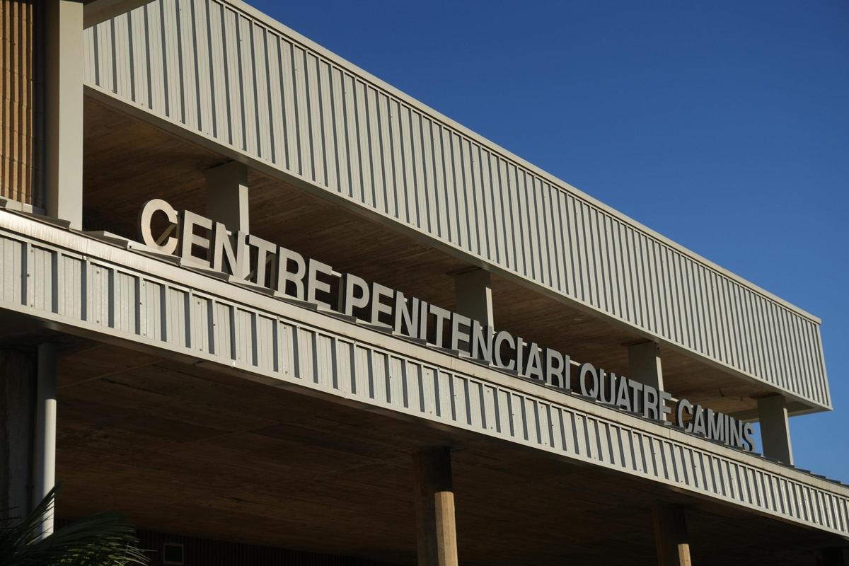 Fachada del Centro Penitenciario de Quatre Camins en La  Roca del Vallès (Barcelona).