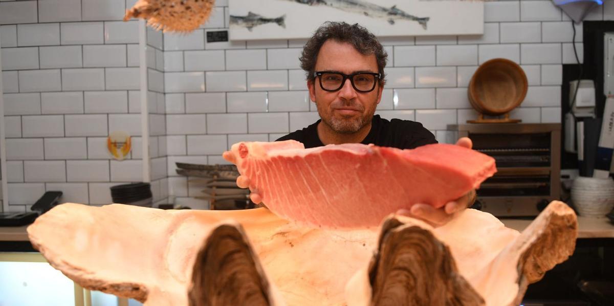 El cocinero Antonio Reboredo, en la cocina de Caballa 14. |  Carlos Pardellas