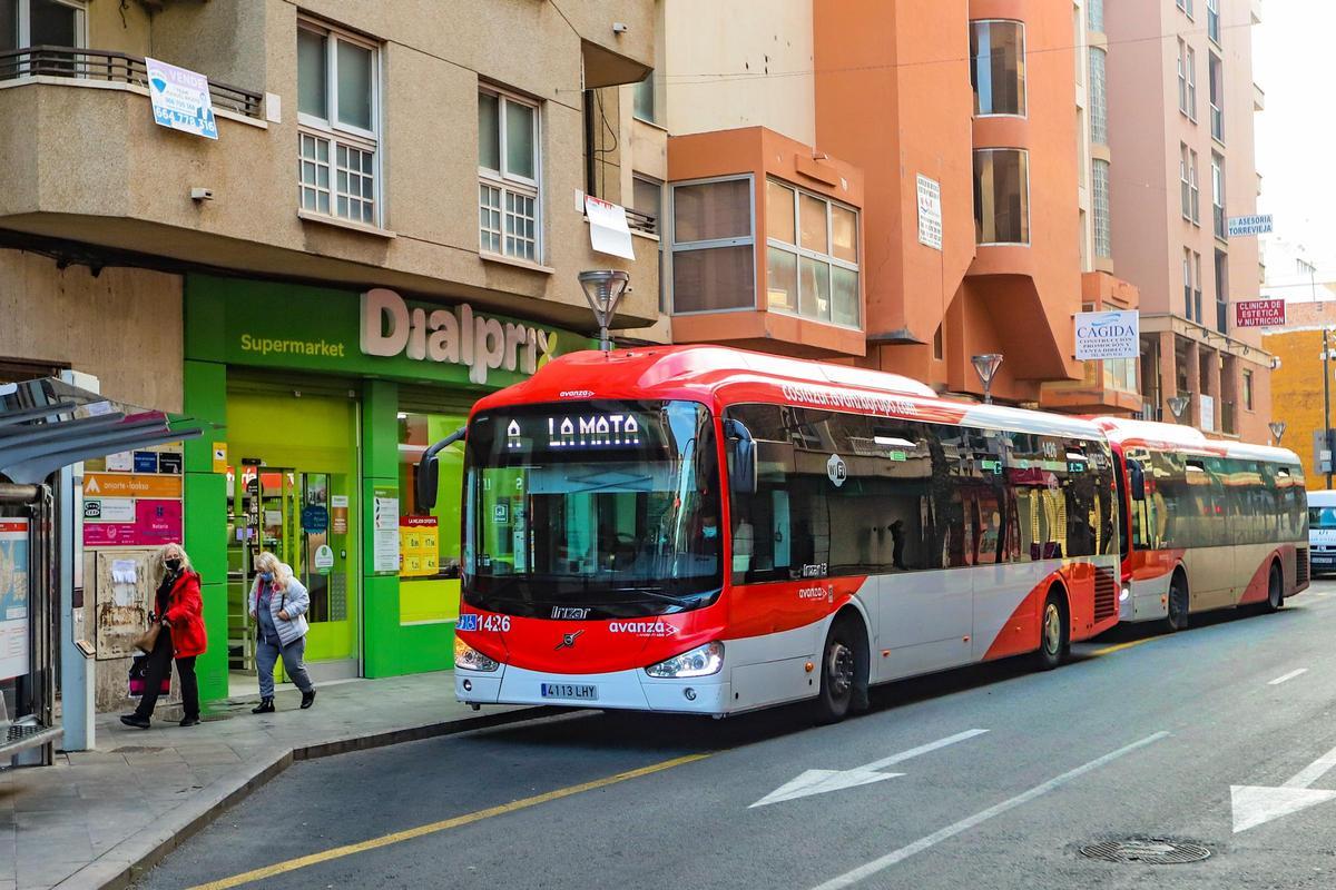 Parada de bus urbano en la calle Ramón Gallud, en una imagen de archivo