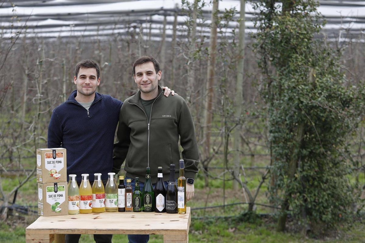 Pau i Guillem Frigola, propietaris de Mooma, i els seus productes