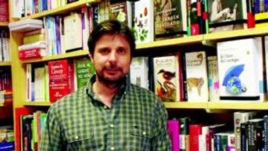 &quot;Las librerías cada vez lo tienen más difícil. Ya venden libros hasta los colegios&quot;