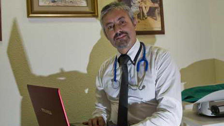 El pediatra Javier González de Dios.