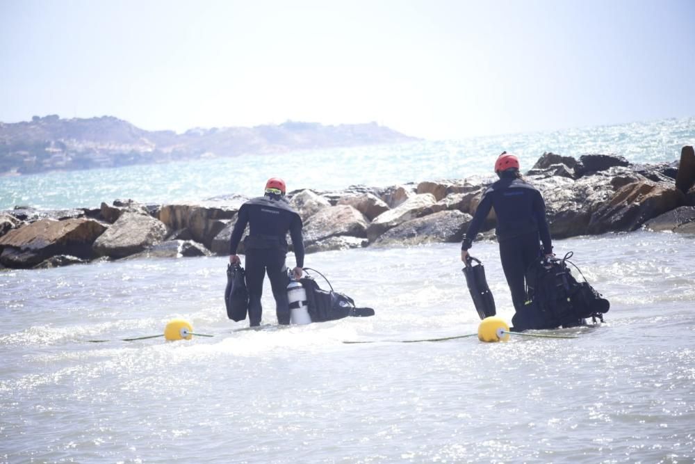 La búsqueda del nadador desaparecido en el Postiguet se reanudó esta mañana.