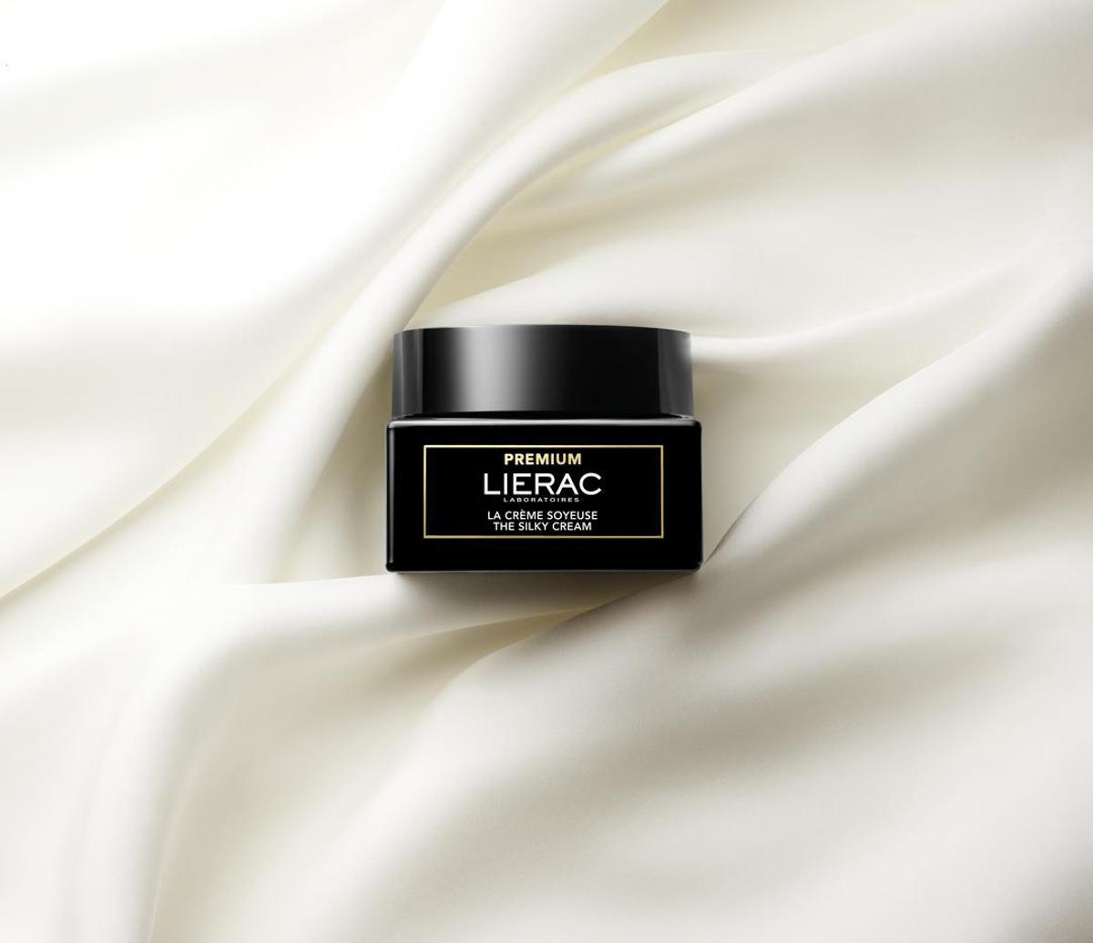 Crema Sedosa de la línea Lierac Premium, recarga 50 ml - PVR: 69€.