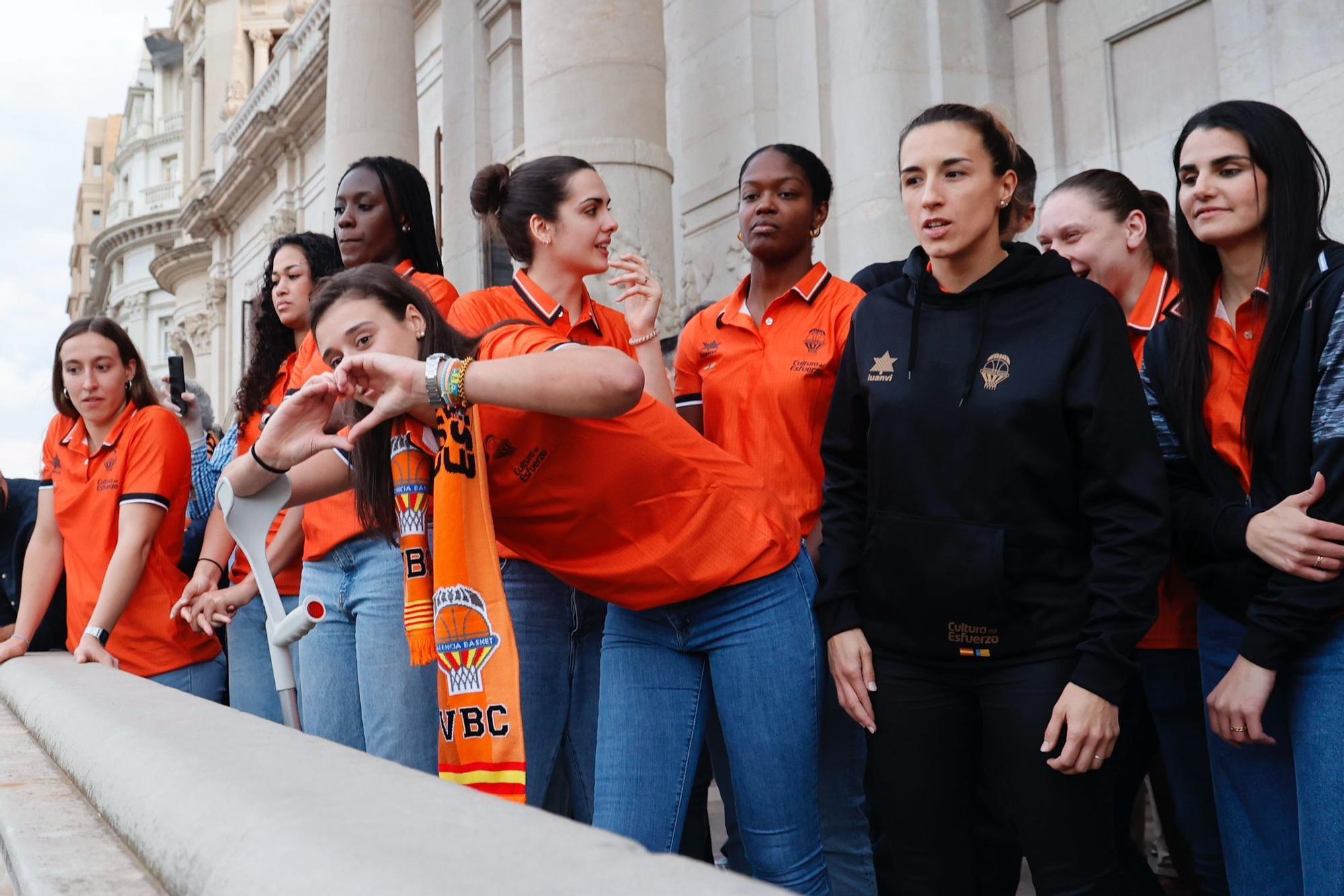 El Valencia Basket celebra en casa su triplete histórico