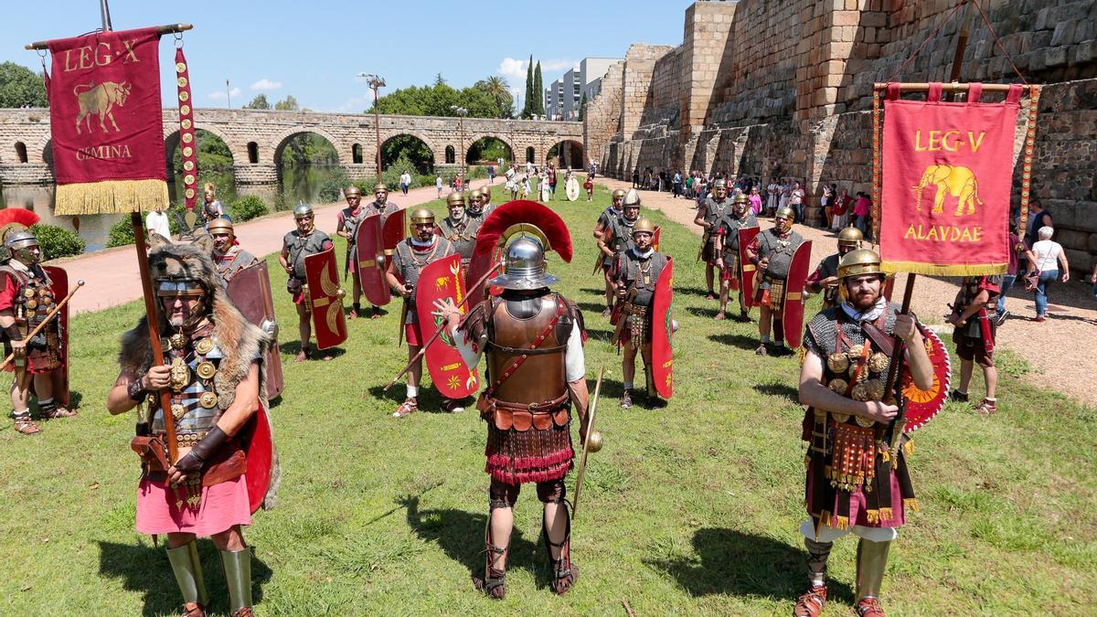 Recreación de entrenamiento y táctica militar en el dique romano.