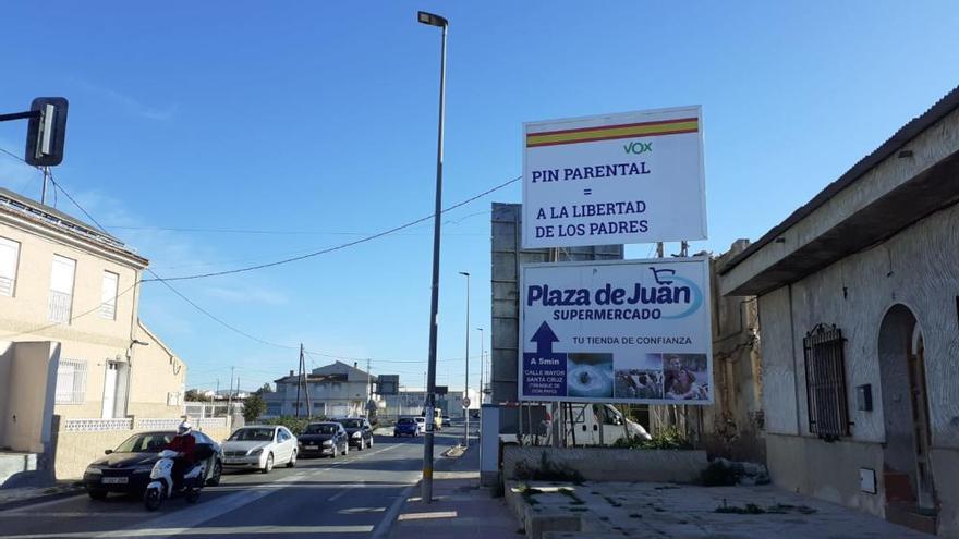 Vox cuelga publicidad a favor del &#039;Pin Parental&#039; en Murcia