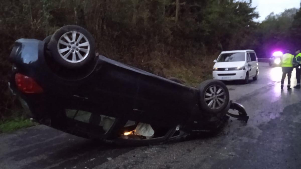 El coche volcado en La Plata el pasado 29 de octubre.