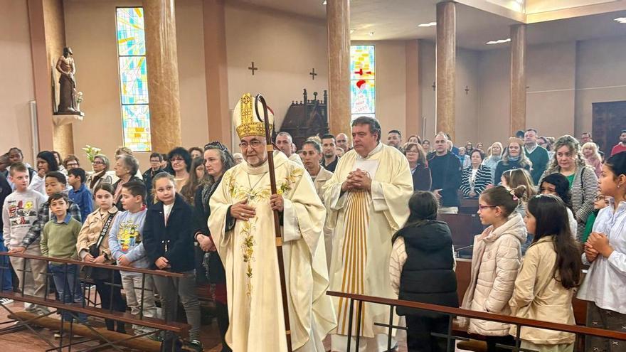 El Arzobispo se vuelca con los fieles del Caudal, "gente piadosa, valiente y que persevera"
