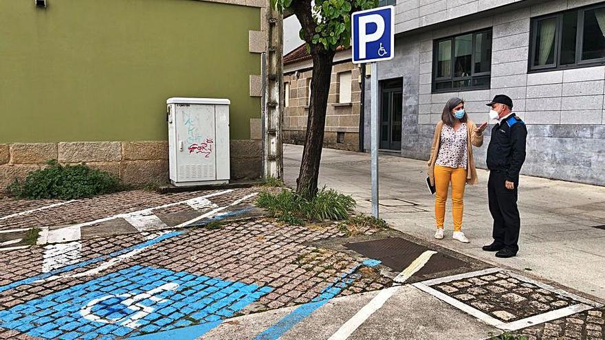 Portas y Agulla, ante las plazas que se van a reubicar. |   // G.NÚÑEZ