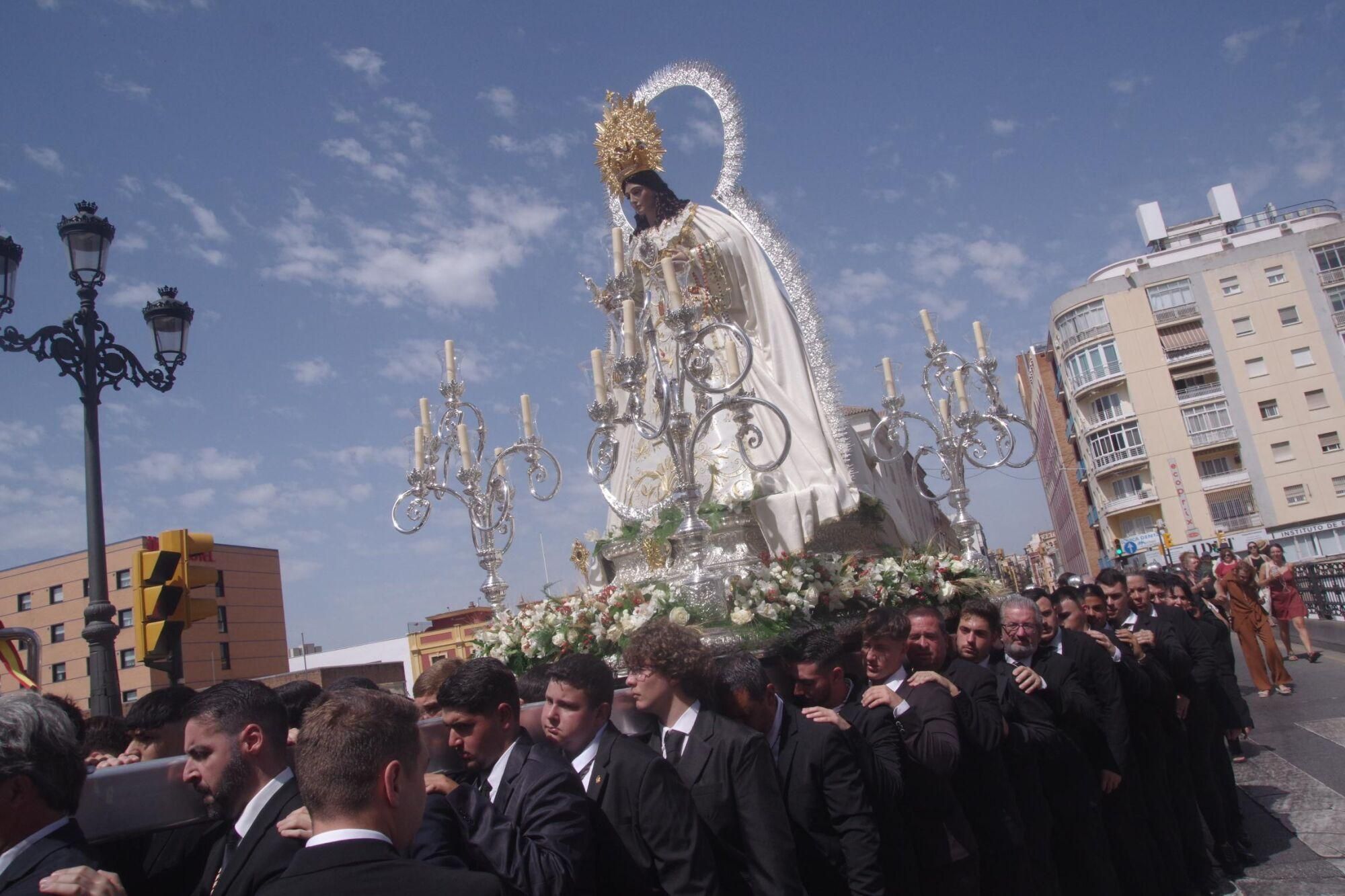 Traslado de la Virgen de Fátima y la Virgen de las Mercedes (El Tarajal) hacia sus altares por la festividad del Corpus en Málaga