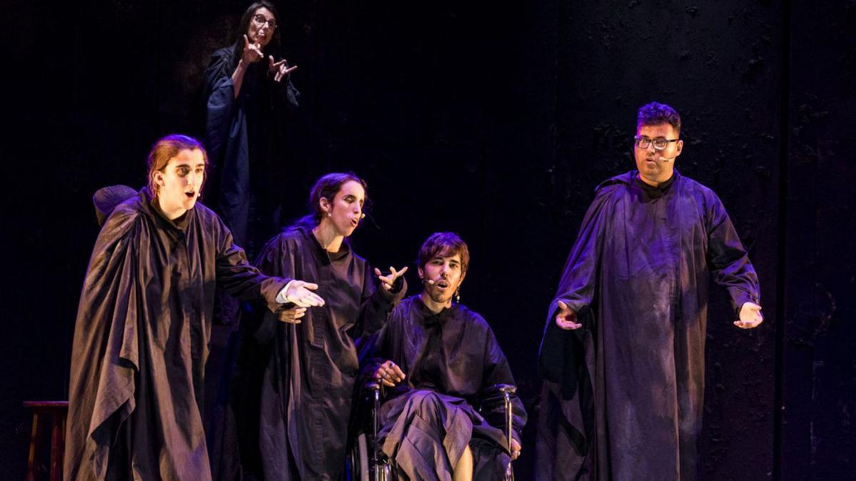 Los protagonistas de «Nada se sabe», durante una de las funciones.