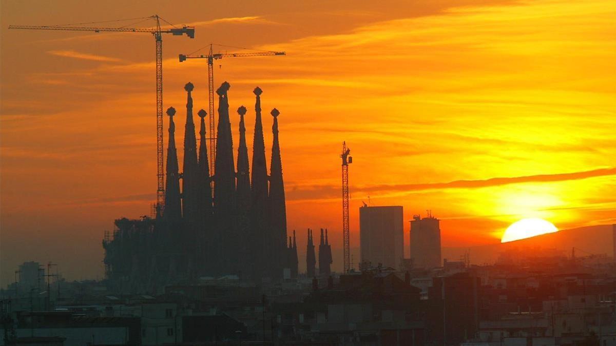 rjulve1546643 barcelona 11 12 2003  puesta de sol sobre las obras de la sa180619124550