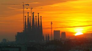 Puesta de sol sobre la Sagrada Familia